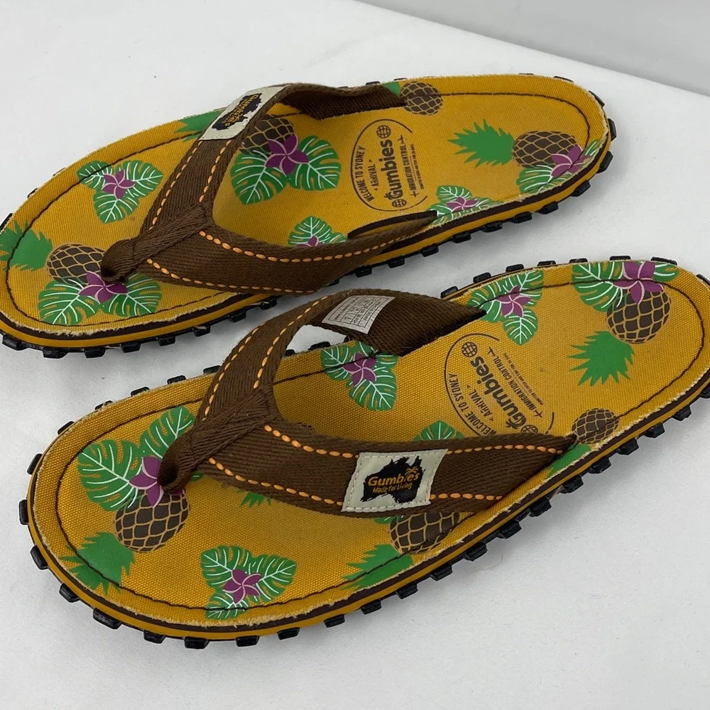 Gumbies Pineapple Print Flip Flops - Mustard & Brown MENS SIZE 8/9 LIKE NEW